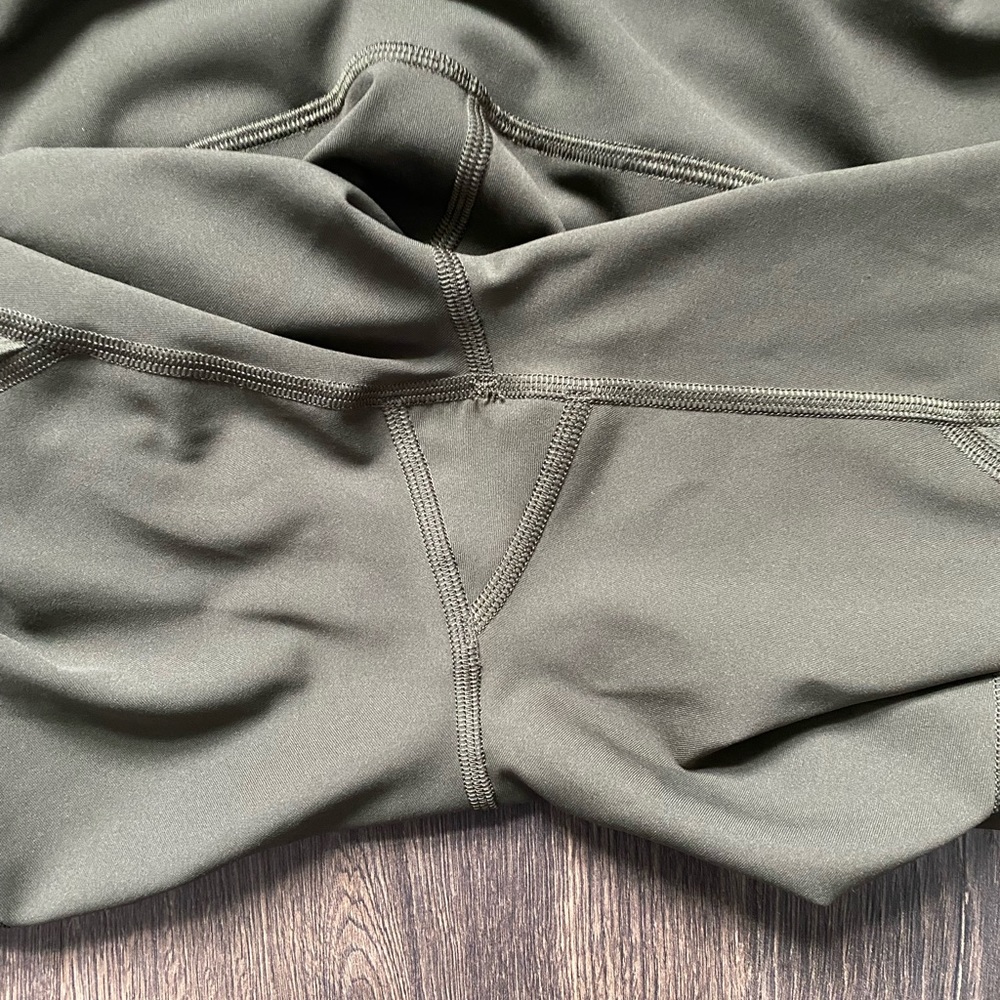 Lululemon Pace Rival Crop *Full-On Luxtreme 22"
Dark Olive - Picture 11 of 11